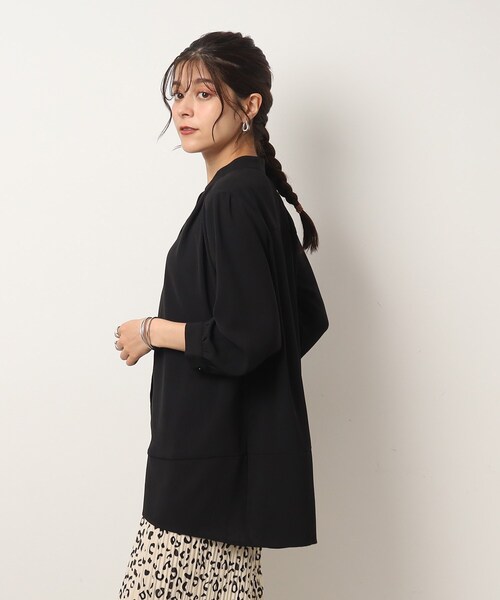SHOO・LA・RUE（シューラルー）の「◆【イージーケア】オンにもオフにも○ 前あき 裾カーブ ブラウス（シャツ/ブラウス・レディース・ナチュラル/ブラック/カーキ・02/03/04）」の20枚目の写真