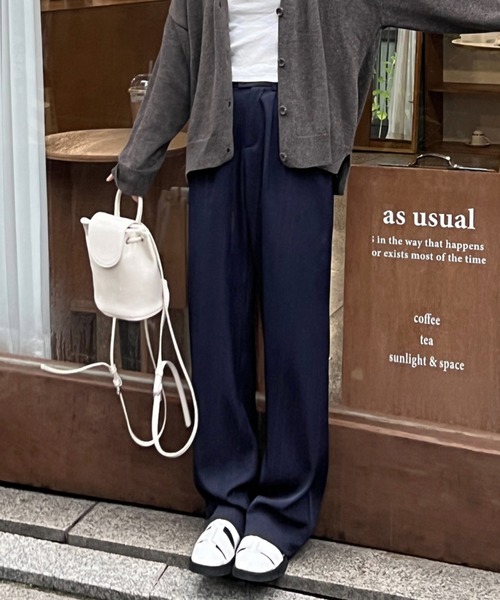 by muni:r（バイ ムニール）の「ピンタックワイドカラースラックス（スラックス・レディース・ネイビー/ベージュ/ブラウン/ピンク/ブラック・SMALL/MEDIUM）」の4枚目の写真