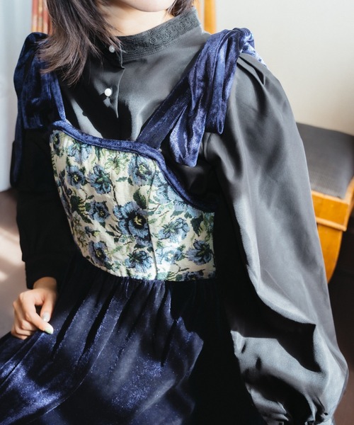 kutir（クティール）の「【クティールとレトロ】ゴブランベロアキャミワンピース（ワンピース・レディース・ブラウン/レッド/ネイビー・MEDIUM/LARGE/SMALL）」の2枚目の写真