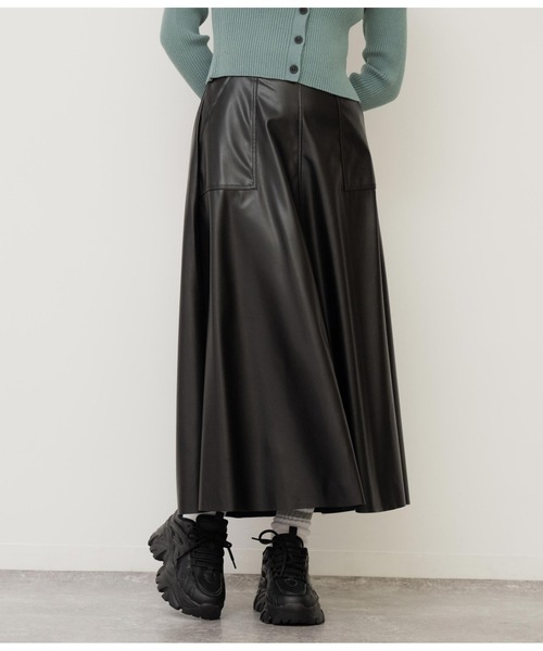 ANAP（アナップ）の「フェイクレザーフレアスカート（スカート・レディース・ブラック/ライトベージュ・FREE）」の3枚目の写真