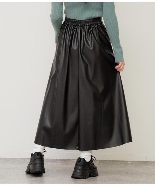 ANAP（アナップ）の「フェイクレザーフレアスカート（スカート・レディース・ブラック/ライトベージュ・FREE）」の5枚目の写真