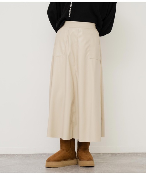 ANAP（アナップ）の「フェイクレザーフレアスカート（スカート・レディース・ブラック/ライトベージュ・FREE）」の9枚目の写真