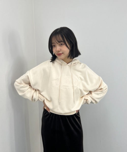 ISOOK（アイスー）の「【ISOOK / アイスー】刺繍ロゴクロップドパーカー / クロップド丈 ロゴスウェット  ZOZOTOWN限定（パーカー・レディース・ネイビー/アイボリー・FREE）」の3枚目の写真