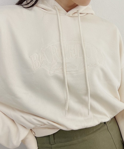 ISOOK（アイスー）の「【ISOOK / アイスー】刺繍ロゴクロップドパーカー / クロップド丈 ロゴスウェット  ZOZOTOWN限定（パーカー・レディース・ネイビー/アイボリー・FREE）」の7枚目の写真