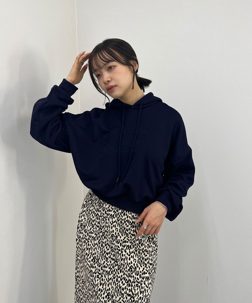 ISOOK（アイスー）の「【ISOOK / アイスー】刺繍ロゴクロップドパーカー / クロップド丈 ロゴスウェット  ZOZOTOWN限定（パーカー・レディース・ネイビー/アイボリー・FREE）」の8枚目の写真