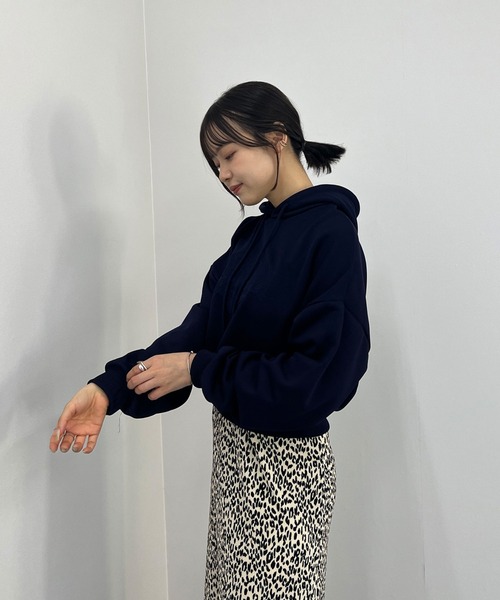 ISOOK（アイスー）の「【ISOOK / アイスー】刺繍ロゴクロップドパーカー / クロップド丈 ロゴスウェット  ZOZOTOWN限定（パーカー・レディース・ネイビー/アイボリー・FREE）」の9枚目の写真