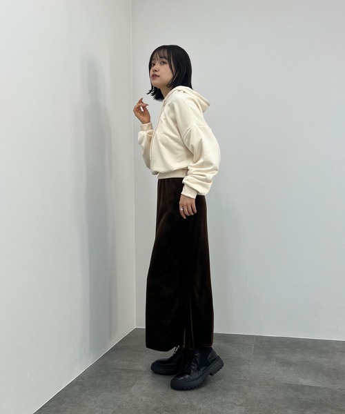 ISOOK（アイスー）の「【ISOOK / アイスー】刺繍ロゴクロップドパーカー / クロップド丈 ロゴスウェット  ZOZOTOWN限定（パーカー・レディース・ネイビー/アイボリー・FREE）」の14枚目の写真