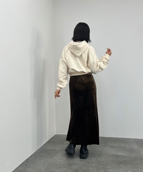 ISOOK（アイスー）の「【ISOOK / アイスー】刺繍ロゴクロップドパーカー / クロップド丈 ロゴスウェット  ZOZOTOWN限定（パーカー・レディース・ネイビー/アイボリー・FREE）」の15枚目の写真