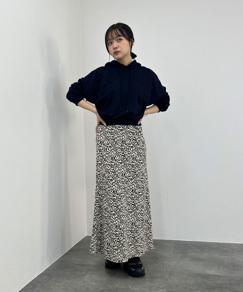 ISOOK（アイスー）の「【ISOOK / アイスー】刺繍ロゴクロップドパーカー / クロップド丈 ロゴスウェット  ZOZOTOWN限定（パーカー・レディース・ネイビー/アイボリー・FREE）」の16枚目の写真