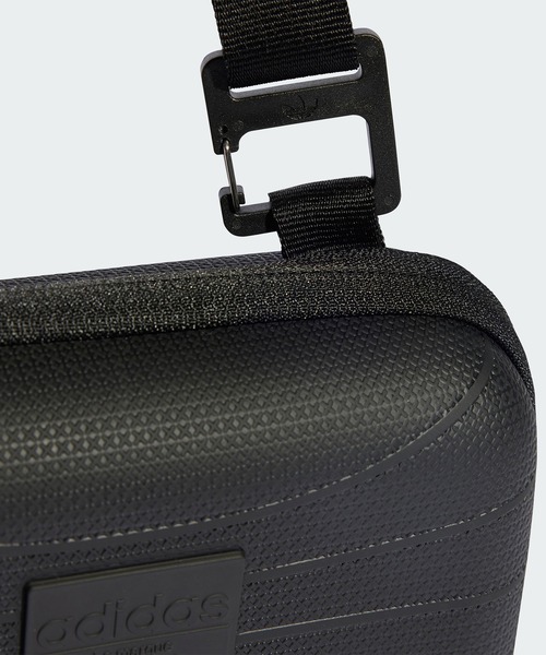 adidas（アディダス）の「SST エアライナーバッグ / アディダスオリジナルス adidas Originals（ショルダーバッグ・メンズ・ブラック/ホワイト・FREE）」の12枚目の写真