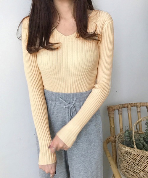 Miniministore(ミニミニストア)の「タイト リブニット vネック きれいめ(ニット/セーター・レディース・ブラック/ブラウン/ベージュ/グレー/ピンク/ホワイト/ライトブラウン・フリー)」の6枚目の写真