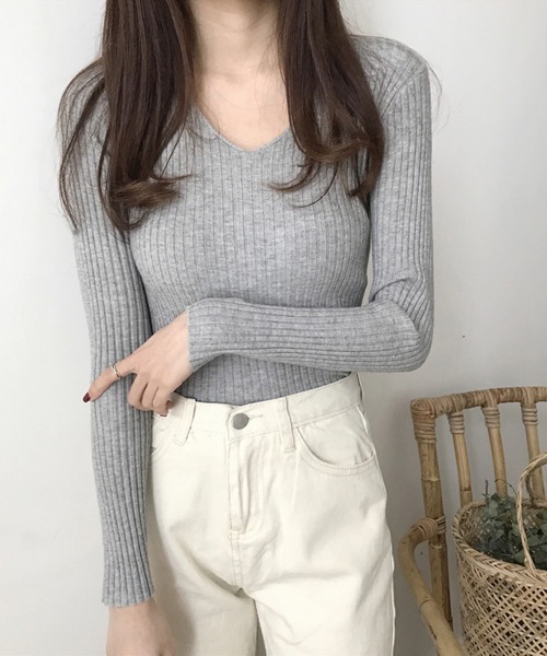 Miniministore(ミニミニストア)の「タイト リブニット vネック きれいめ(ニット/セーター・レディース・ブラック/ブラウン/ベージュ/グレー/ピンク/ホワイト/ライトブラウン・フリー)」の4枚目の写真
