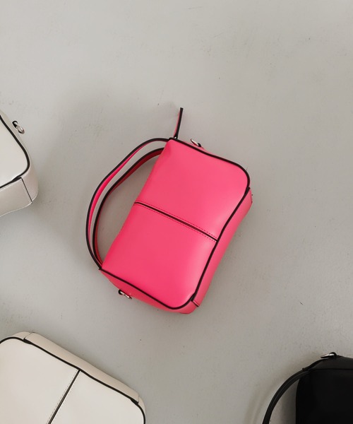 SENSE OF PLACE by URBAN RESEARCH(センスオブプレイスバイアーバンリサーチ)の「2WAYセンターシームプチショルダーバッグ(ショルダーバッグ・レディース・シルバー/アイボリー/ピンク/ブラック/ミント/ゴールド・ONE)」の4枚目の写真