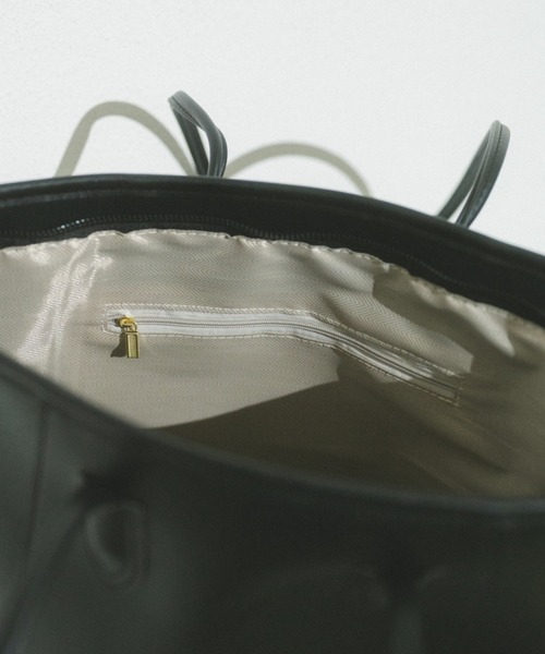 VANNIE U(ヴァニーユー)の「フェイクレザートートバッグ/A4対応/リクルートバッグ(トートバッグ・レディース・ブラック/ブラウン・FREE)」の15枚目の写真