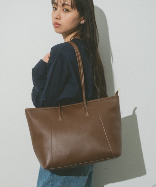 VANNIE U(ヴァニーユー)の「フェイクレザートートバッグ/A4対応/リクルートバッグ(トートバッグ・レディース・ブラック/ブラウン・FREE)」の11枚目の写真