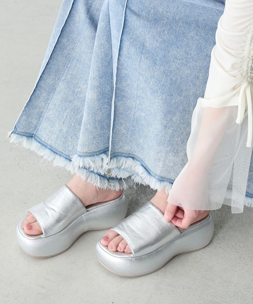 forksy.（フォルクシー）の「【forksy.】アソート厚底パフィーサンダル（サンダル・レディース・シルバー/ゴールド/ブラック/ブルー・M/S/L）」の22枚目の写真
