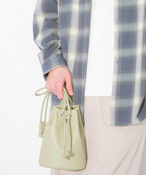 SENSE OF PLACE by URBAN RESEARCH（センスオブプレイスバイアーバンリサーチ）の「フェイクレザー2WAYキンチャクバッグ（ショルダーバッグ・メンズ・ブラック/ミント/ブルー/ライトベージュ・ONE）」の4枚目の写真