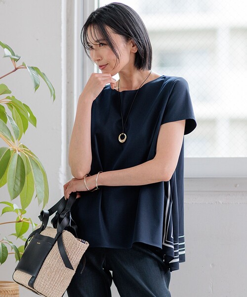 23区 S（ニジュウサンクチイサイサイズ）の「【洗える】スカーフプリントコンビ バックデザイン カットソー（Tシャツ/カットソー・レディース・ベージュ系5/ネイビー系5/ブラック系5・32）」の3枚目の写真