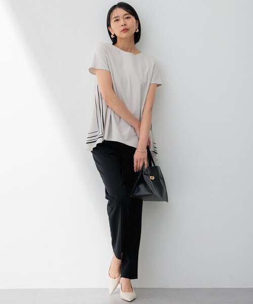 23区 S(ニジュウサンクチイサイサイズ)の「【洗える】スカーフプリントコンビ バックデザイン カットソー(Tシャツ/カットソー・レディース・ベージュ系5/ネイビー系5/ブラック系5・32)」の6枚目の写真