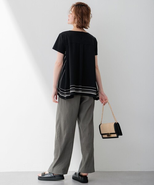23区 S(ニジュウサンクチイサイサイズ)の「【洗える】スカーフプリントコンビ バックデザイン カットソー(Tシャツ/カットソー・レディース・ベージュ系5/ネイビー系5/ブラック系5・32)」の9枚目の写真