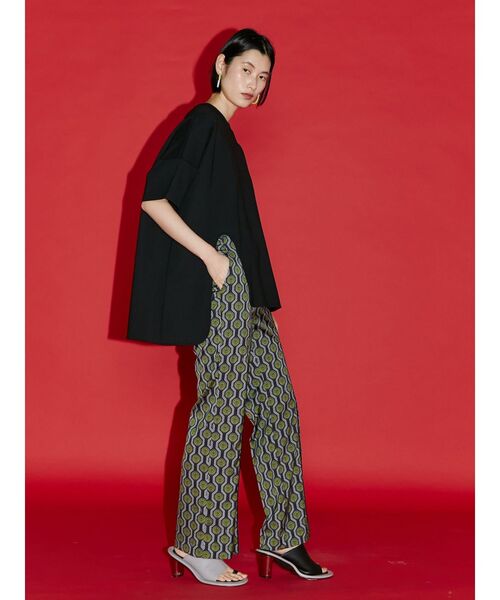 UN3D.（アンスリード）の「ＣＵＲＶＥ ＳＬＩＴ Ｔ－ＳＨカーブスリットTシャツ（Tシャツ/カットソー・レディース・ブラック/ホワイト・36/38）」の9枚目の写真