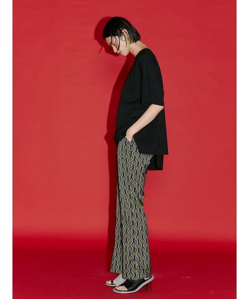 UN3D.（アンスリード）の「ＣＵＲＶＥ ＳＬＩＴ Ｔ－ＳＨカーブスリットTシャツ（Tシャツ/カットソー・レディース・ブラック/ホワイト・36/38）」の10枚目の写真