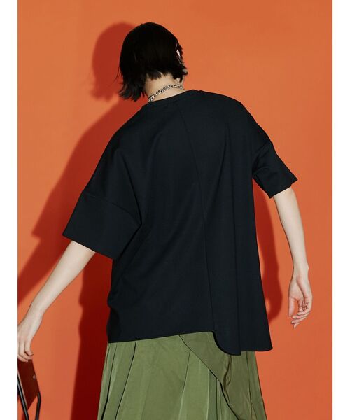 UN3D.（アンスリード）の「ＣＵＲＶＥ ＳＬＩＴ Ｔ－ＳＨカーブスリットTシャツ（Tシャツ/カットソー・レディース・ブラック/ホワイト・36/38）」の15枚目の写真