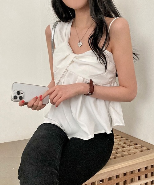LYEON(リヨン)の「アシンメトリーデザインキャミソール(タンクトップ・レディース・ブラック/オフホワイト・FREE)」の9枚目の写真