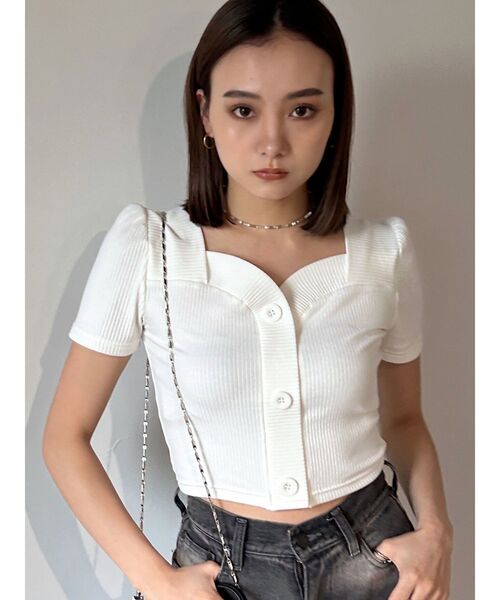 EMODA(エモダ)の「フロントボタンリョートリブトップ(Tシャツ/カットソー・レディース・グリーン/ブルー/ブラック/ホワイト・FREE)」の2枚目の写真