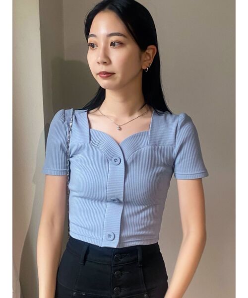 EMODA(エモダ)の「フロントボタンリョートリブトップ(Tシャツ/カットソー・レディース・グリーン/ブルー/ブラック/ホワイト・FREE)」の4枚目の写真