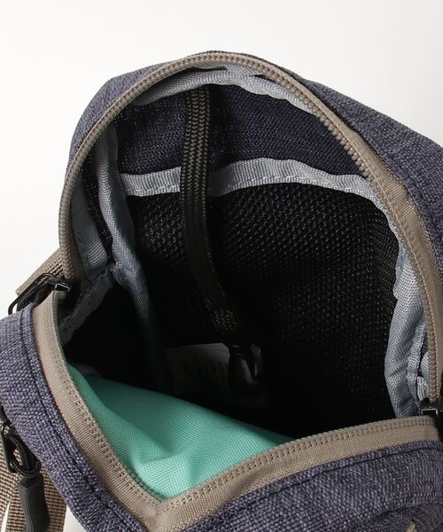 MADDEN EQUIPMENT（メデン イクイップメント）の「ネックポーチ ILIFF（ショルダーバッグ・メンズ・ネイビー/ブラック/アイボリー・ﾌﾘ-）」の8枚目の写真