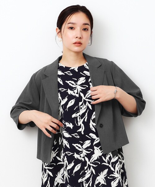 OPAQUE.CLIP（オペークドットクリップ）の「◆ショートテーラードジャケット【洗濯機洗い可】（テーラードジャケット・レディース・ダークグレー/ライトベージュ・40/38/42）」の7枚目の写真