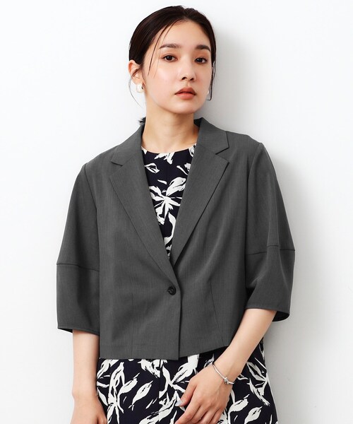 OPAQUE.CLIP（オペークドットクリップ）の「◆ショートテーラードジャケット【洗濯機洗い可】（テーラードジャケット・レディース・ダークグレー/ライトベージュ・40/38/42）」の8枚目の写真