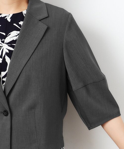 OPAQUE.CLIP（オペークドットクリップ）の「◆ショートテーラードジャケット【洗濯機洗い可】（テーラードジャケット・レディース・ダークグレー/ライトベージュ・40/38/42）」の15枚目の写真