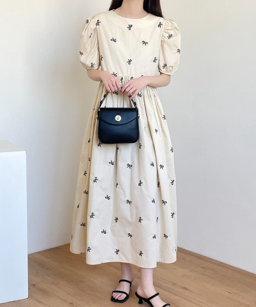 ABITOKYO（アビトーキョー）の「リボン刺繍パフスリーブ