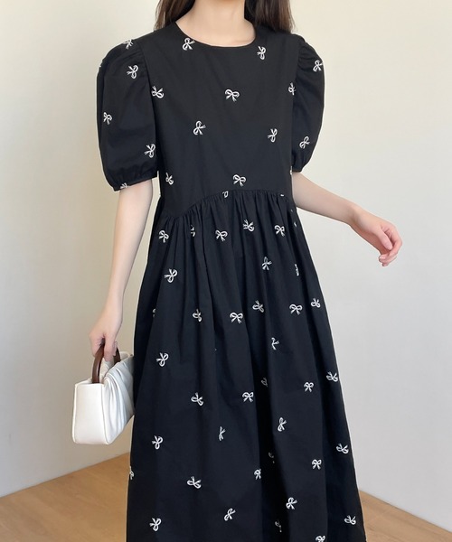 ABITOKYO（アビトーキョー）の「リボン刺繍パフスリーブワンピース