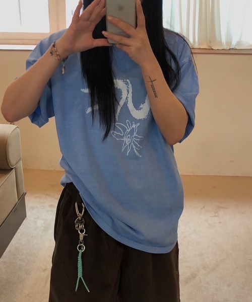 BY ATTENTION(バイアテンション)の「BIG SALE開催中!【BY ATTENTION】 フラワー プリント ピグメント 半袖 Tシャツ / ユニセックス(Tシャツ/カットソー・メンズ・ダークグレー/ブルー・FREE)」の3枚目の写真