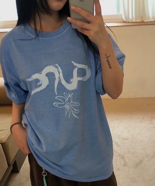 BY ATTENTION(バイアテンション)の「BIG SALE開催中!【BY ATTENTION】 フラワー プリント ピグメント 半袖 Tシャツ / ユニセックス(Tシャツ/カットソー・メンズ・ダークグレー/ブルー・FREE)」の6枚目の写真