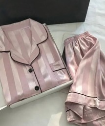 BARELY BLUE（ベアリーブルー）の「【 BARELY BLUE / ベアリーブルー 】 サテン タッチ ストライプ 半袖 ハーフパンツ パジャマ 上下セット / ルームウェア（ルームウェア/パジャマ）」