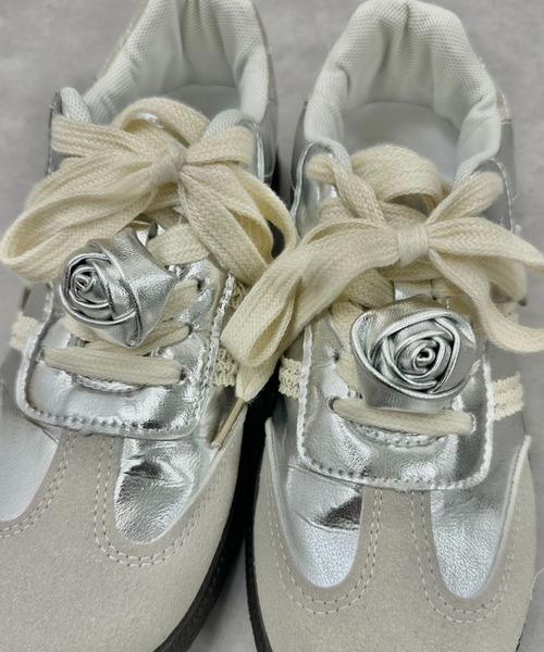Vipoa(ヴィポア)の「rose shoes charm(シューズアクセサリー・レディース・ブラック/シルバー・FREE)」の2枚目の写真