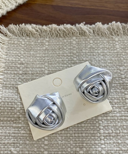 Vipoa(ヴィポア)の「rose shoes charm(シューズアクセサリー・レディース・ブラック/シルバー・FREE)」の3枚目の写真