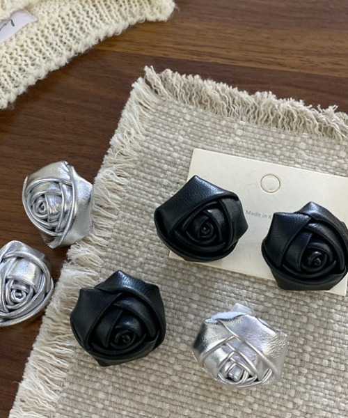 Vipoa(ヴィポア)の「rose shoes charm(シューズアクセサリー・レディース・ブラック/シルバー・FREE)」の5枚目の写真