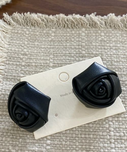 Vipoa(ヴィポア)の「rose shoes charm(シューズアクセサリー・レディース・ブラック/シルバー・FREE)」の4枚目の写真