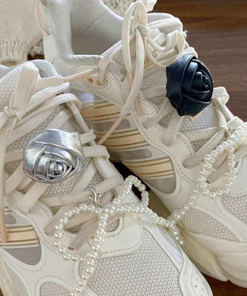 Vipoa(ヴィポア)の「rose shoes charm(シューズアクセサリー・レディース・ブラック/シルバー・FREE)」の6枚目の写真