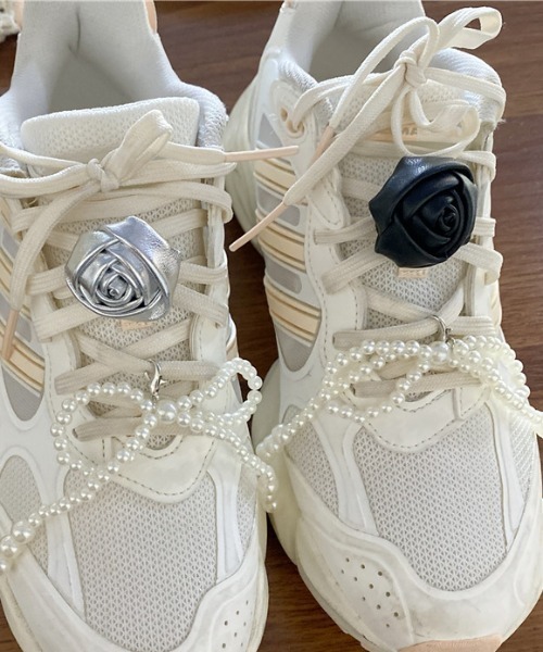 Vipoa(ヴィポア)の「rose shoes charm(シューズアクセサリー・レディース・ブラック/シルバー・FREE)」の7枚目の写真