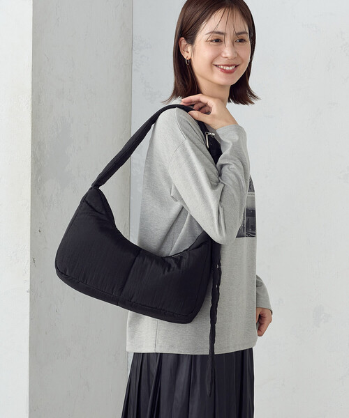 MONO COMME CA(モノコムサ)の「ボンディング ショルダー(ショルダーバッグ・レディース・ブラック/ライトイエロー/ライトグレー・FREE)」の2枚目の写真