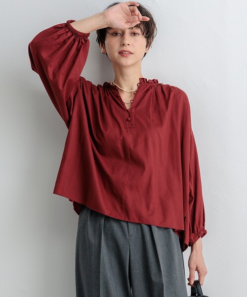 23区(ニジュウサンク)の「【SLOW/一部店舗限定】テンセルコットンジョーゼット ギャザー ブラウス(シャツ/ブラウス・レディース・ワイン系/グレー系/ホワイト系・32)」の3枚目の写真
