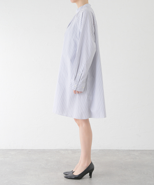 SLOBE IENA（スローブイエナ）の「コットンAラインチュニックワンピース（シャツワンピース・レディース・ネイビー/グレー・FREE）」の17枚目の写真