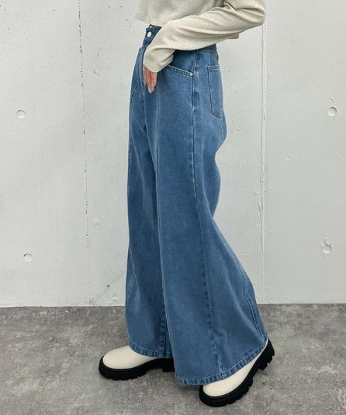 archives（アルシーヴ）の「リボン刺繍ワイドデニム（デニムパンツ