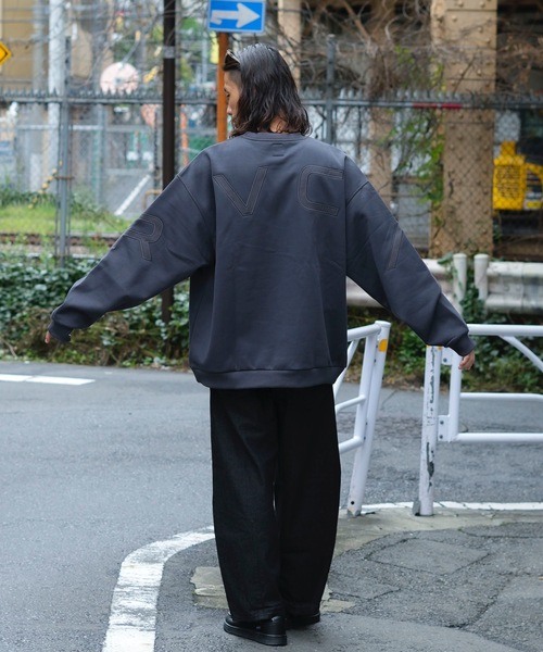 RVCA(ルーカ)の「RVCA メンズ FAKE RVCA CR トレーナー 【2024年秋冬モデル】/ルーカロゴバックプリントプルオーバースウェットトレーナー(スウェット・メンズ・ワインレッド/ホワイト/チャコールグレー/ブラック/グリーン系その他・SMALL/MEDIUM/LARGE/X-LARGE/XX-LARGE)」の11枚目の写真